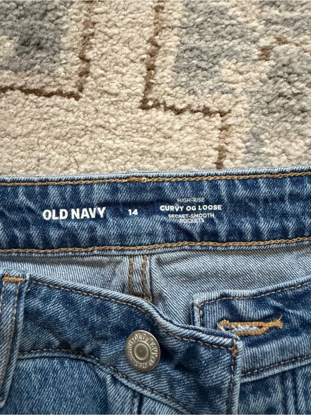 Old Navy Women's Straight Leg Jeans in Blue Denim - Picture 3 of 3